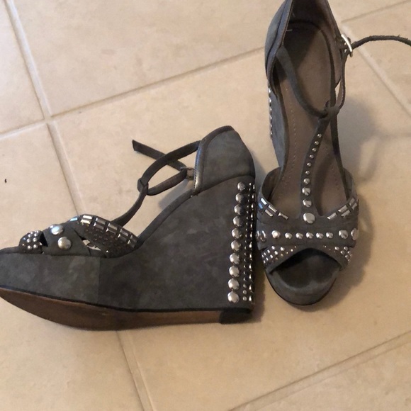 Vince Camuto wedges. - Picture 2 of 4